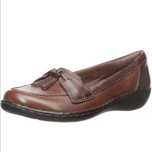 Clarks Women's Ashland Bubble Slip-On Loafer,
Brown/Black. 10 M US
